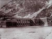  Вот она, первая  школа горняцкого посёлка. 1940 год.