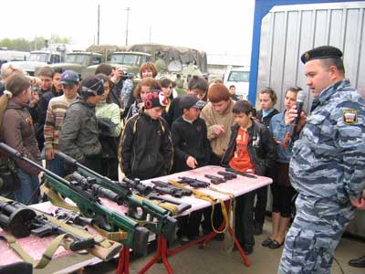 Лицей 1: 7 класс в гостях в ОМОН