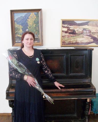 Лицей 1: поэтесса из Тырныауза Любовь Ахматова получила престижную награду в номинации «Литература» 