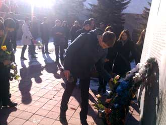 митинг и возложение цветов к Мемориалу погибшим