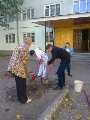 Лицей 1:  Акция «Посади дерево».